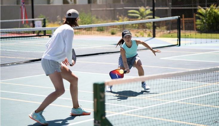 Đau cổ tay khi chơi Pickleball phải làm sao để khắc phục 