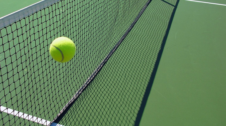 Bóng Pickleball và bóng Tennis Khác nhau như thế nào 