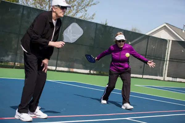 Tổng hợp những câu hỏi của người chơi pickleball lớn tuổi về đầu gối