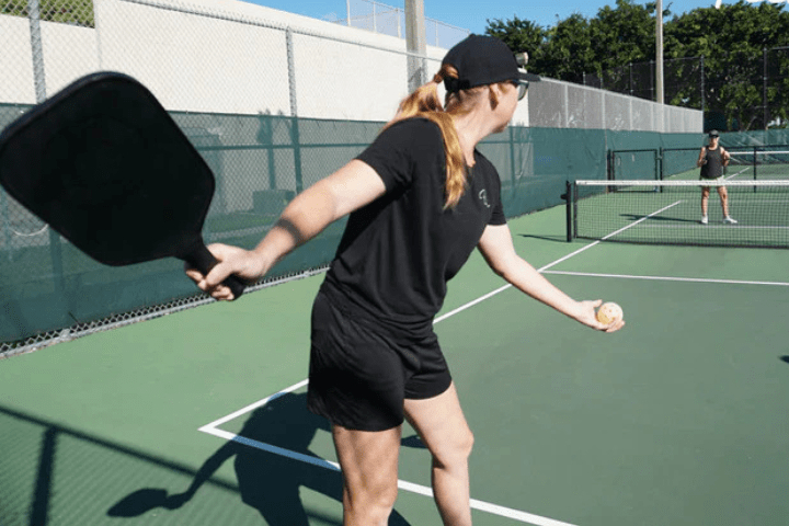 Vì sao nên khởi động trước khi chơi pickleball Các bài tập khởi động cần biết