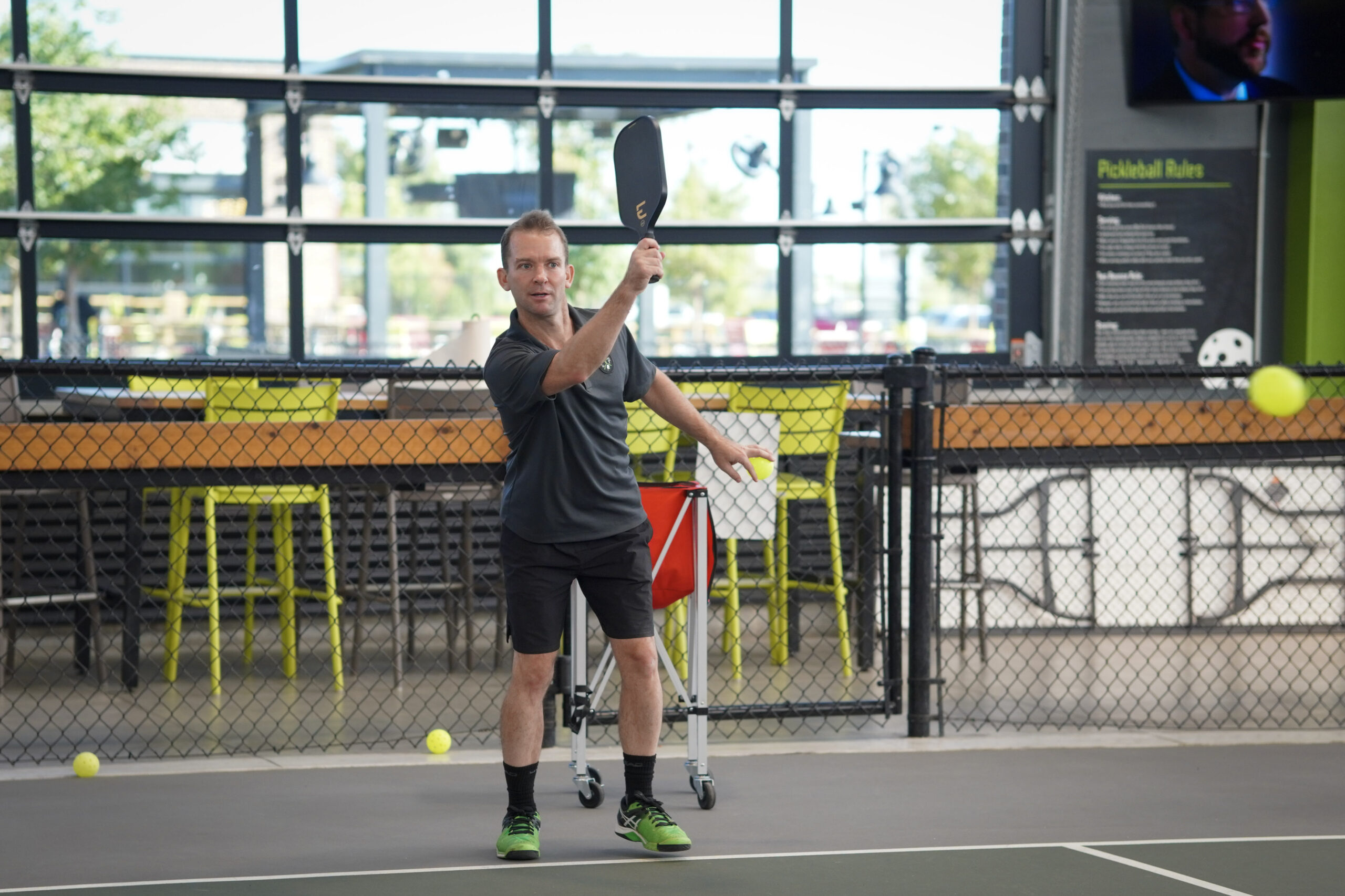 Làm sao để luyện tập đánh bóng pickleball một mình 