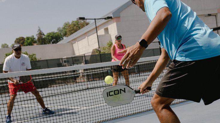 Pickleball là gì Hướng dẫn toàn diện cho người mới bắt đầu