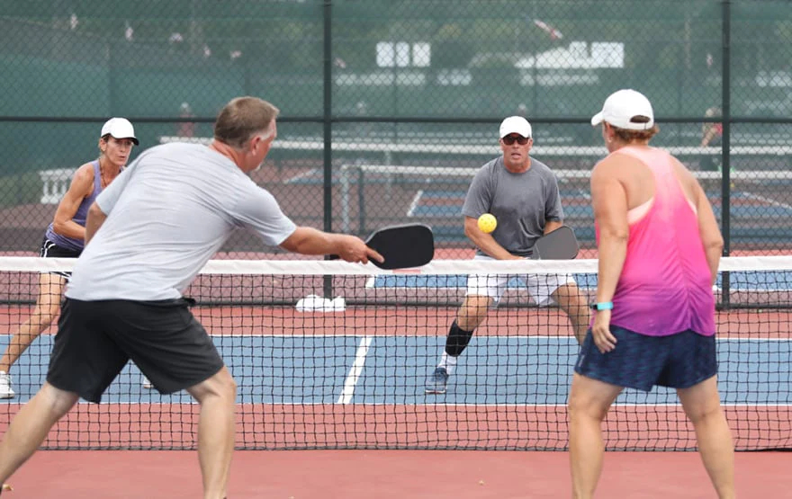 Tổng hợp những câu hỏi của người chơi pickleball lớn tuổi về đầu gối