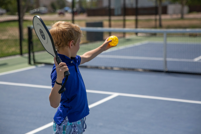 Độ tuổi tốt nhất cho trẻ em chơi pickleball Những điều ba mẹ cần biết