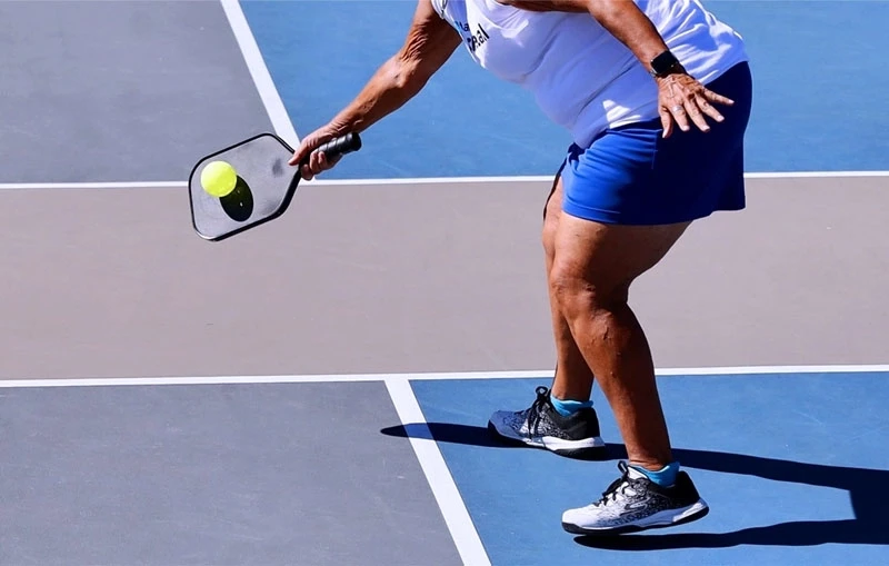 Cách đánh cú Forehand mạnh trong Pickleball