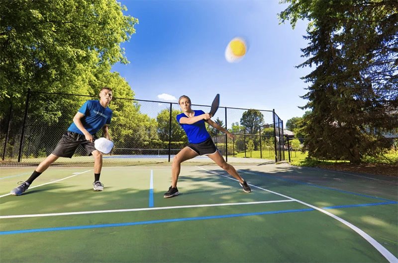 Cách đánh cú Forehand mạnh trong Pickleball