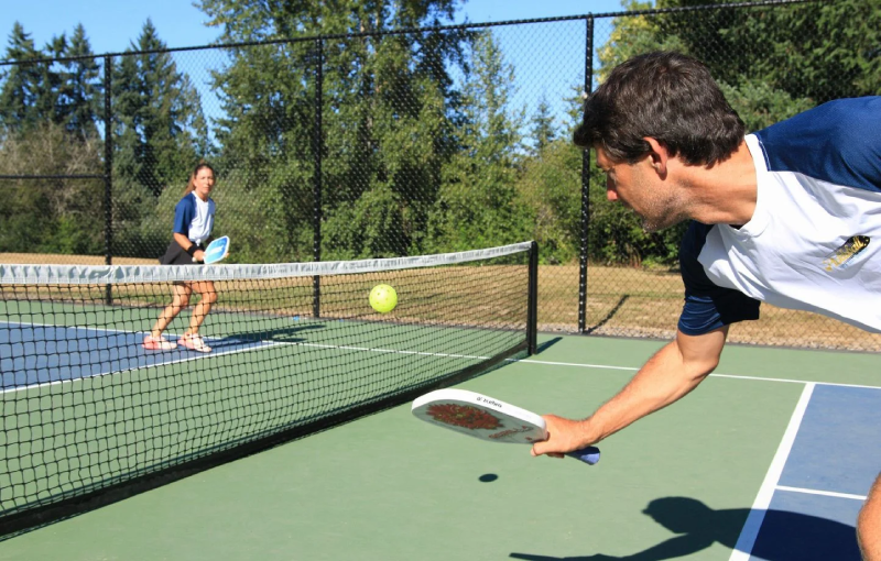 Tổng hợp các chiến thuật phòng thủ trong pickleball hiệu quả Tổng hợp các chiến thuật phòng thủ trong pickleball hiệu quả